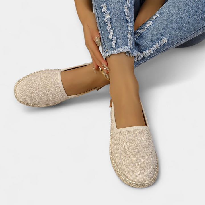 Mode Lumiére™ Lakki Slip-On ballerines