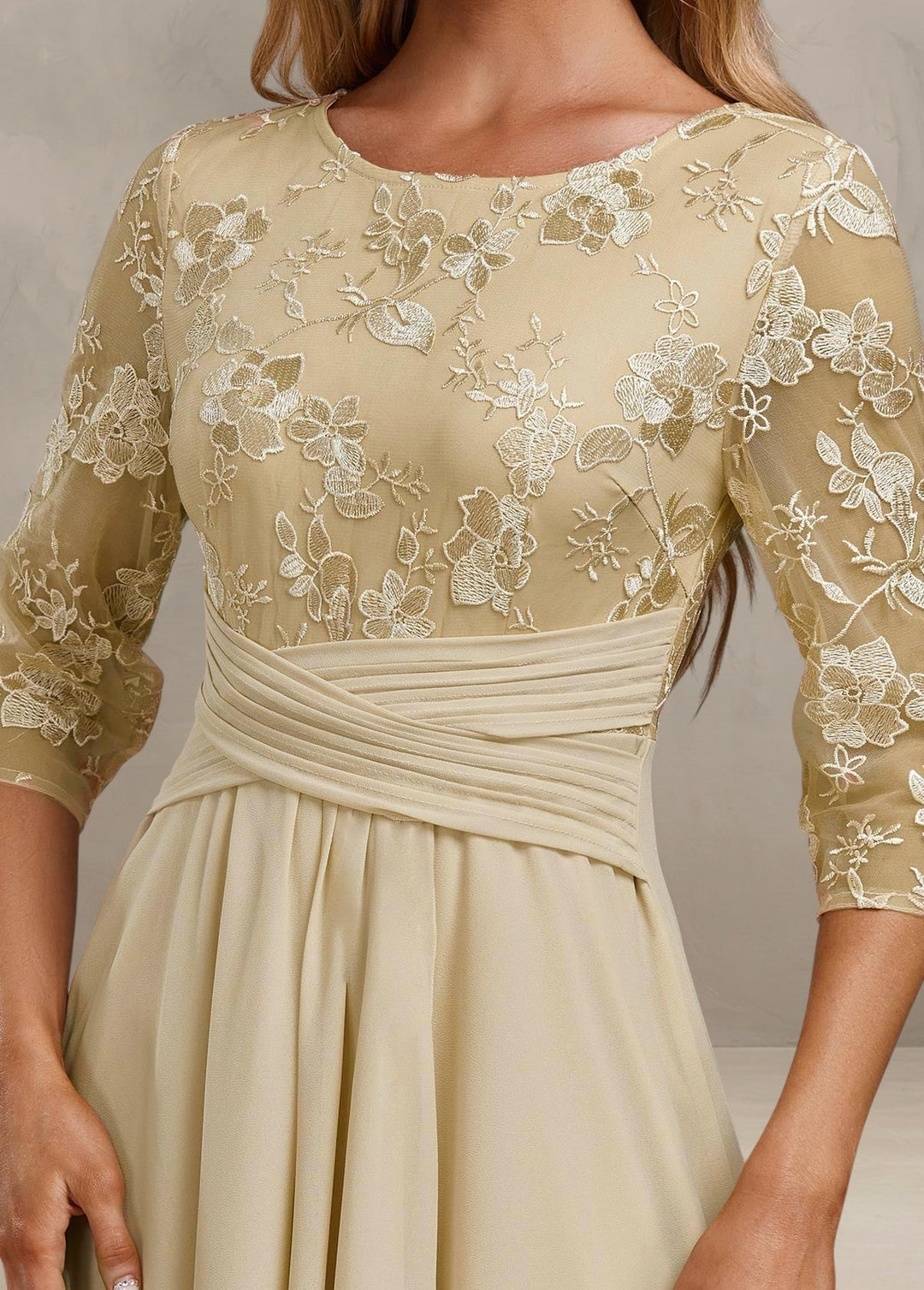 ELIN | ROBE CHAMPAGNE AVEC BRODERIE DÉLICATE