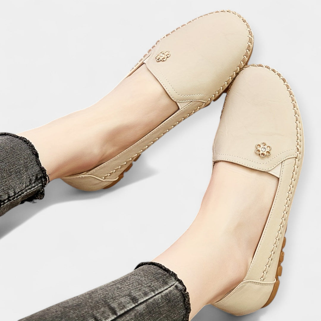 Mode Lumiére™ Lakki Slip-On ballerines