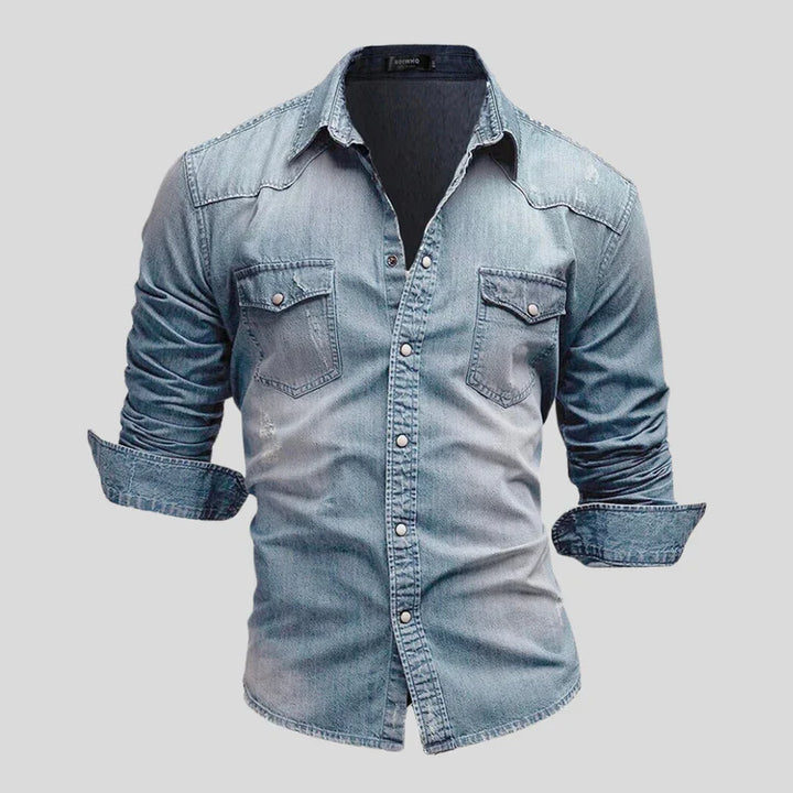 Chemise en denim au style moderne