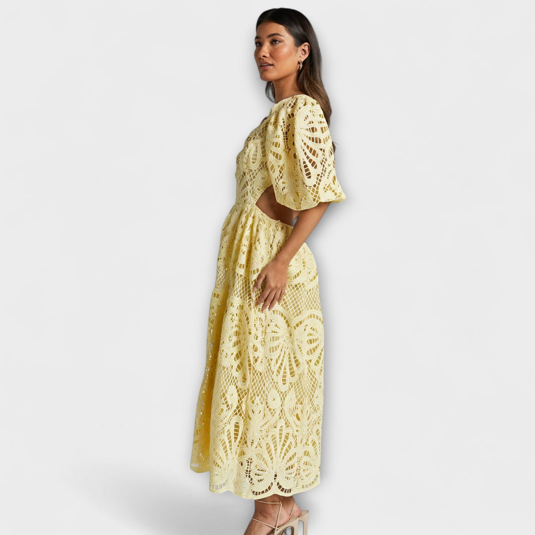 Robes élégantes avec des détails délicats
