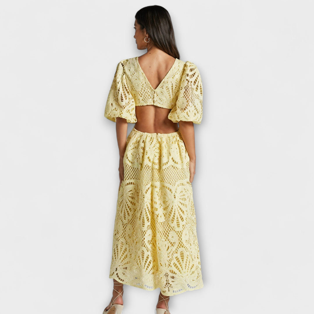 Robes élégantes avec des détails délicats