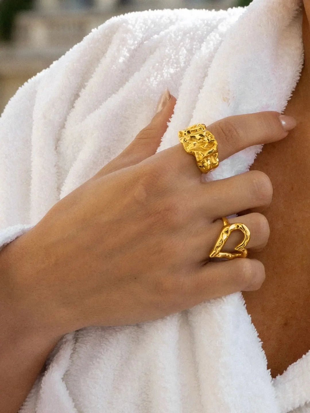 Collection de Bagues Dorées en Acier  – Styles Variés et Élégance Quotidienne