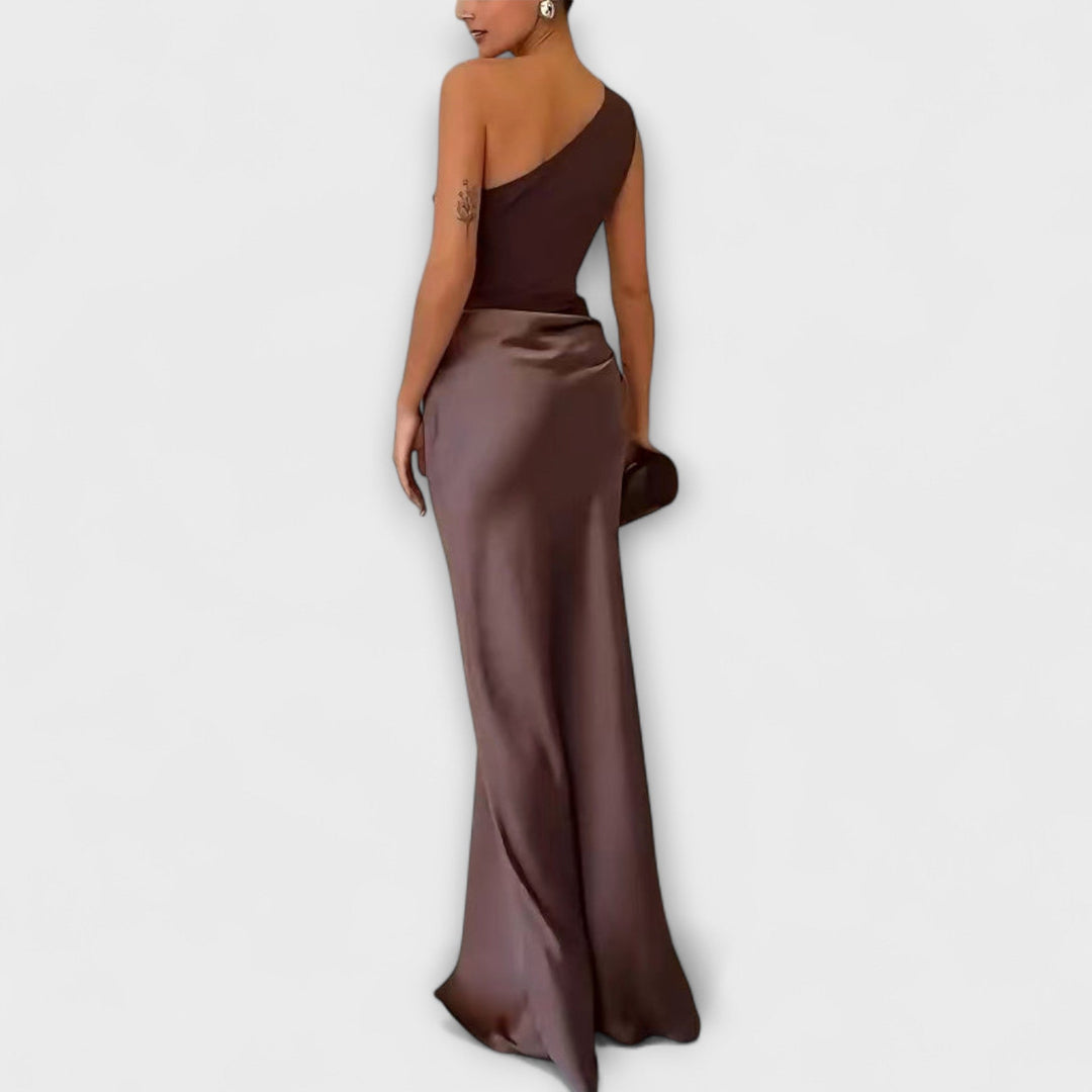 Robes maxi élégantes à une épaule et plis