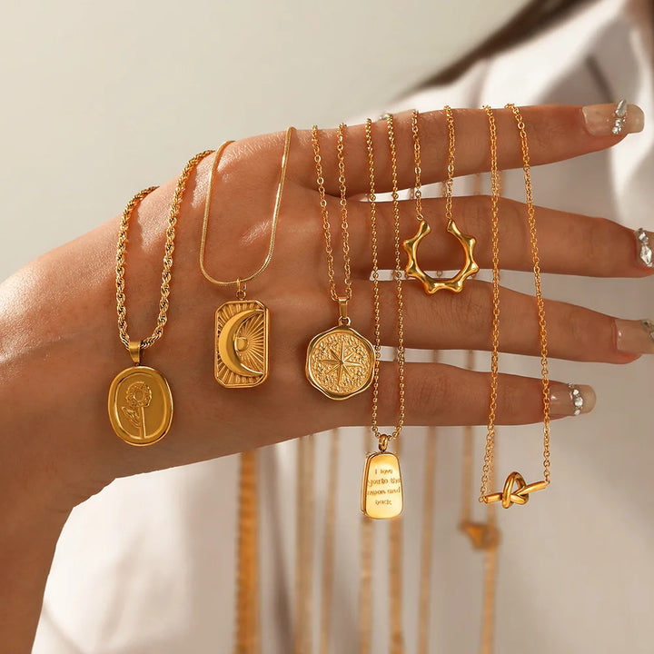 Collection de Colliers Dorés Symboliques à Superposer Femme et Homme