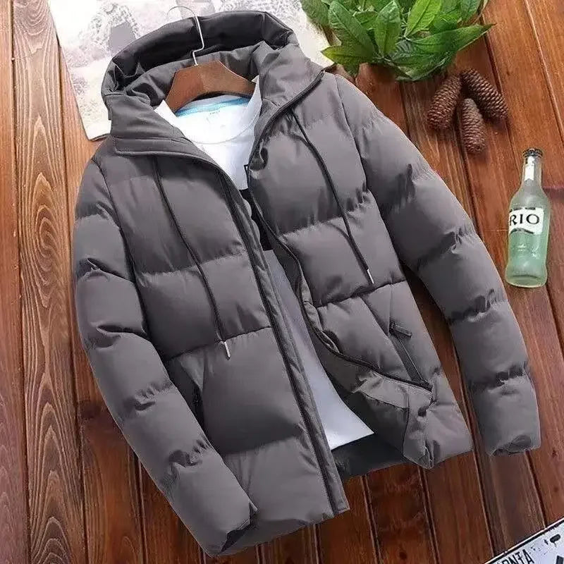 Doudoune Confort Urbain à Capuche – L’Essentiel de l’Hiver Moderne Homme