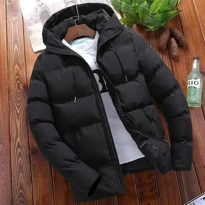 Doudoune Confort Urbain à Capuche – L’Essentiel de l’Hiver Moderne Homme