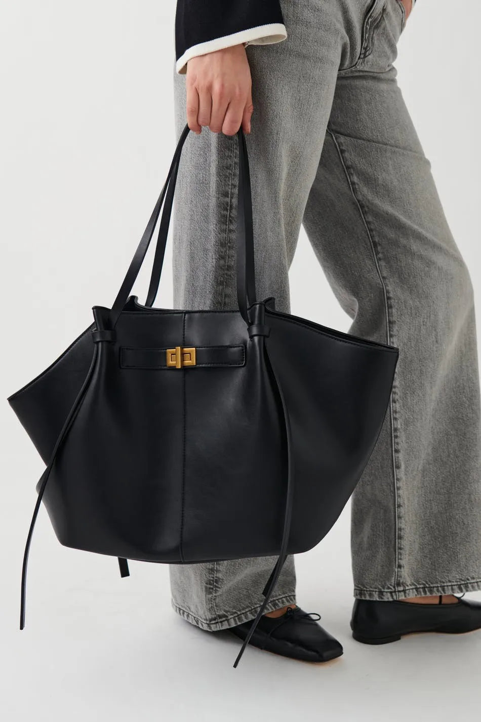 Sacs à main trapèze de grande capacité pour femmes, sacs à bandoulière de styliste avec serrure en métal, grand fourre-tout en cuir Pu de haute qualité pour les déplacements