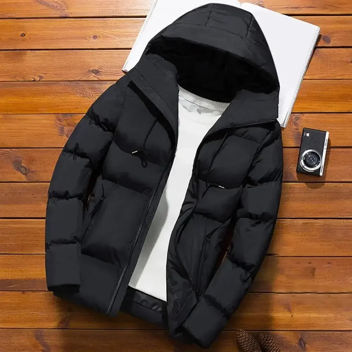 Doudoune Confort Urbain à Capuche – L’Essentiel de l’Hiver Moderne Homme
