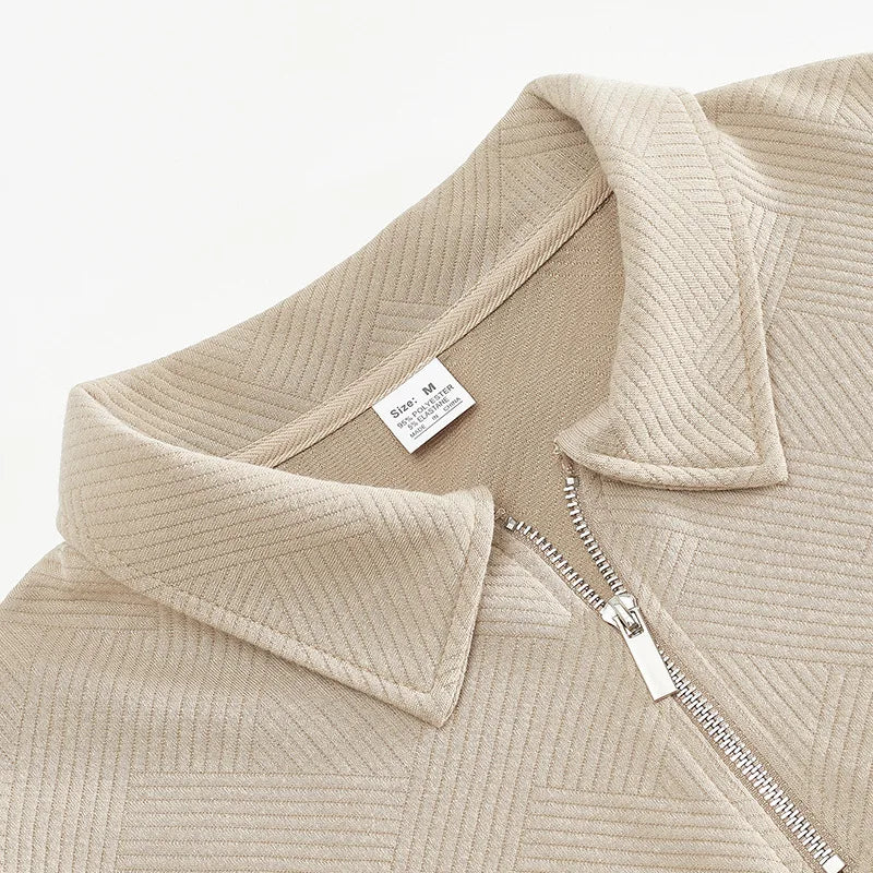 Pull homme col zippé à allure élégante et confort moderne
