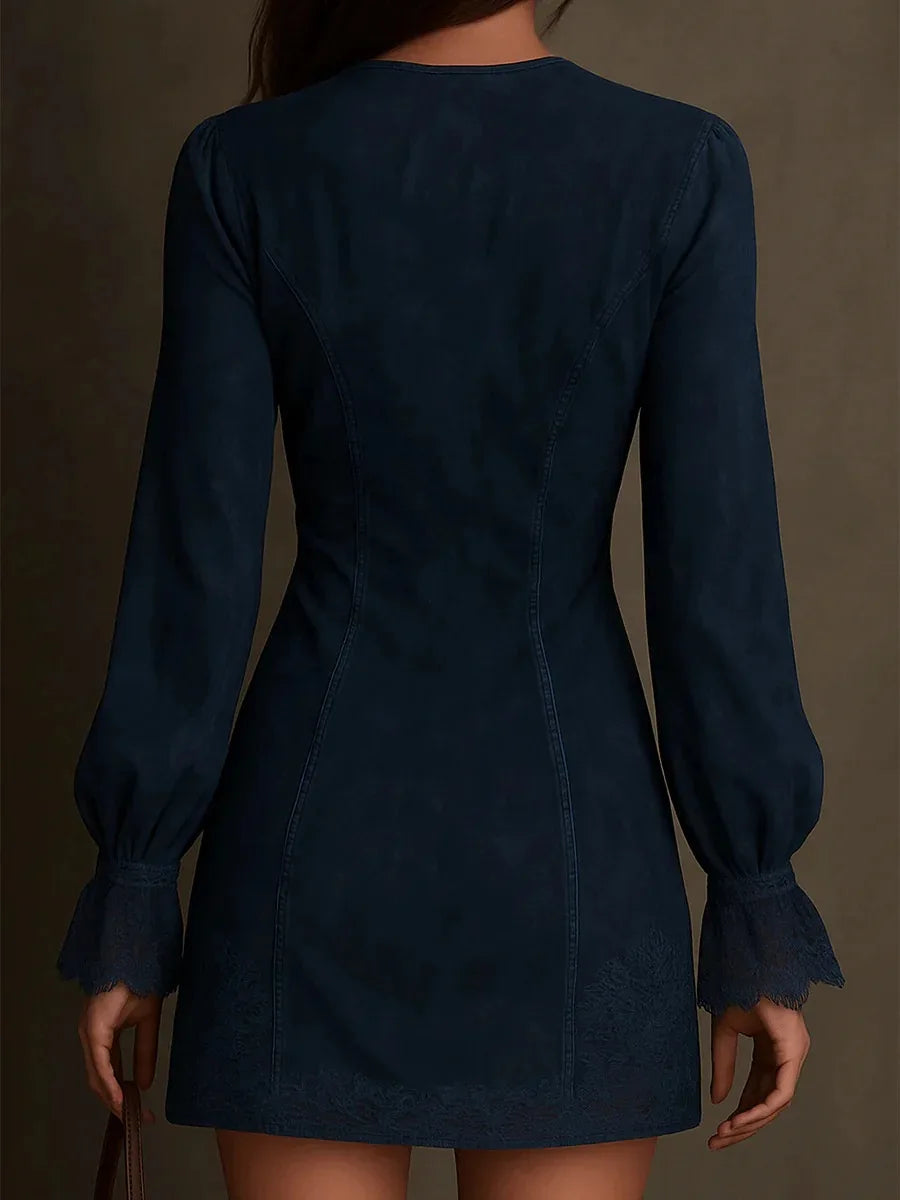 Robe courte en daim avec dentelle – féminine & sophistiquée