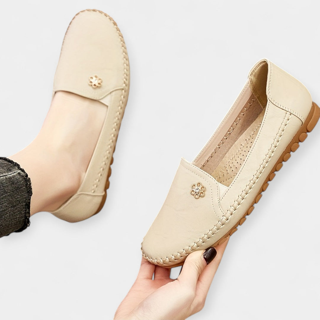 Mode Lumiére™ Lakki Slip-On ballerines