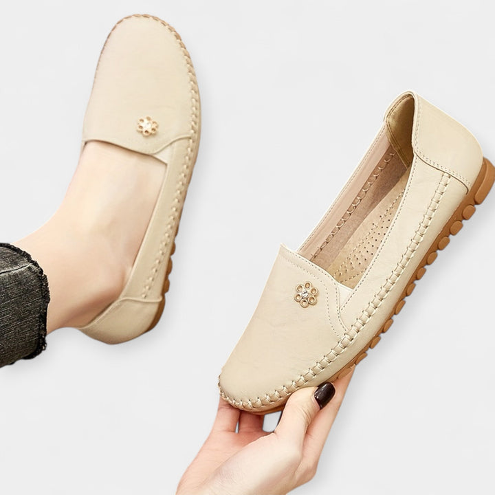 Mode Lumiére™ Lakki Slip-On ballerines