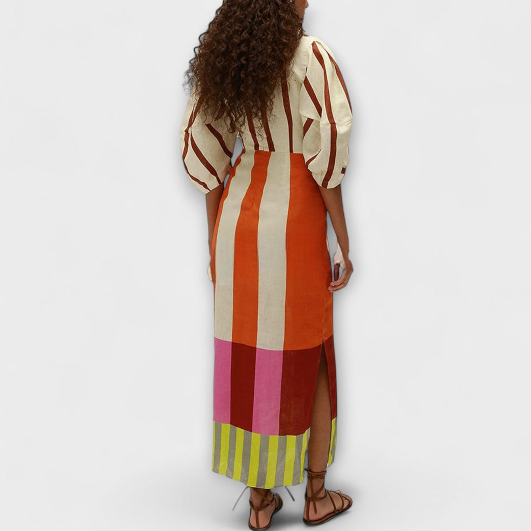 Kaya - Robe maxi avec décolleté et manches bouffantes
