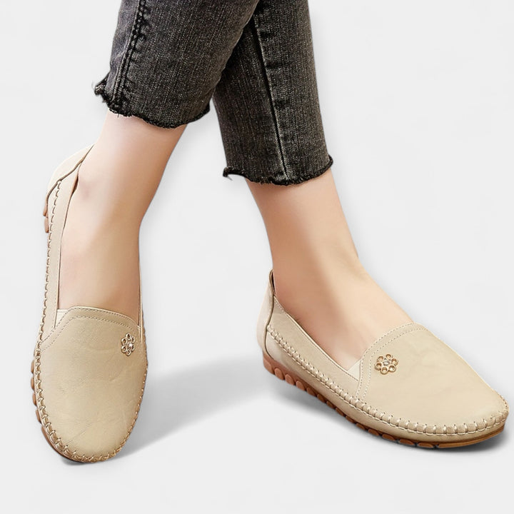 Mode Lumiére™ Lakki Slip-On ballerines