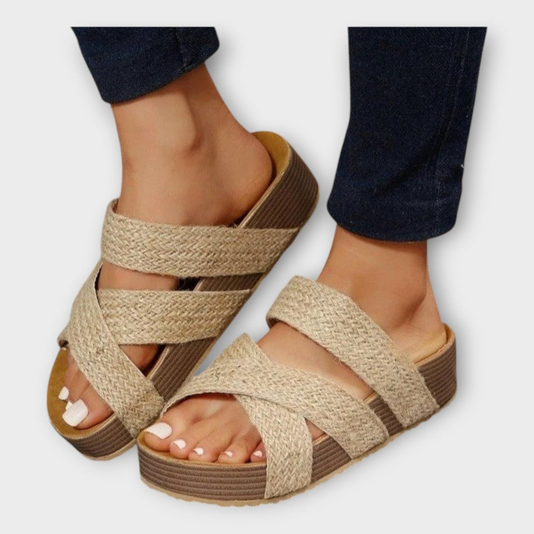 Mode Lumiére™ Sandales à Plateforme avec Détails Tressés et Larges Bandes